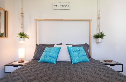 Blenman-Elm Apartment | Cali 2BR Getaway Firepit, Yard & Spring Charm