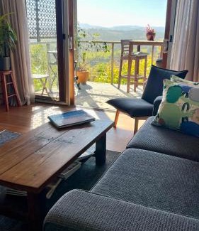 Bangalow Cabin | Callemondah Studio with stunning views, in Bangalow and Byron Hinterland