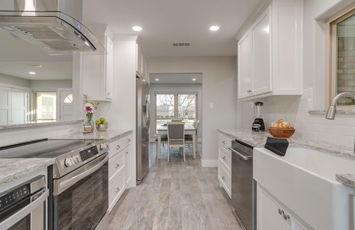 Granbury House | Calm, Clean, Comfy 3 Bed Lakeside Retreat with Firepit