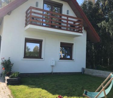 Pozezdrze House | Caloroczny domek letniskowy ze stawem