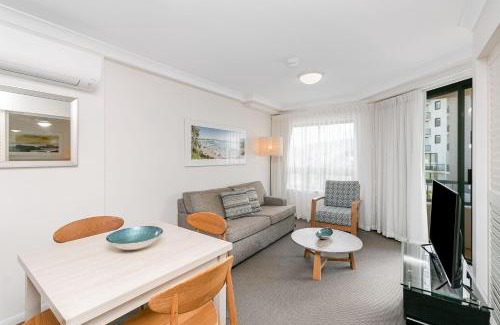 Coolangatta Apartment | Calypso Plaza Resort Unit 306