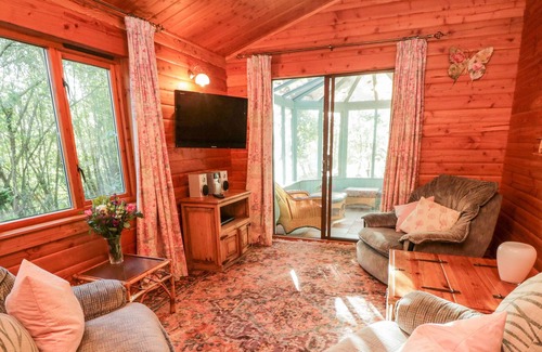 Ebford Cottage | CAMELLIAS AT MAGNOLIA LAKE, pet friendly, with a garden in Dawlish