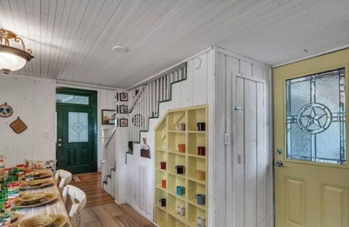 Smithwick House | Camp Hickory - Pet friendly Farmhouse with Hot tub