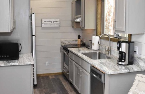 Eureka Springs Resort | Can U Canoe Suite 115