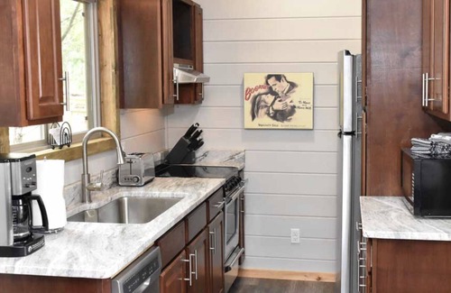 Eureka Springs Resort | Can U Canoe Suite 116