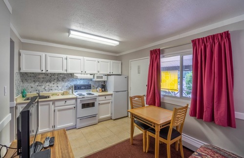 Cache Creek Hotel | Canadas Best Value Desert Inn & Suites Cache Creek