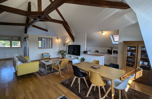 Montargis Apartment | Canal Cottage in Montargis: Charm, Gardens & Culture