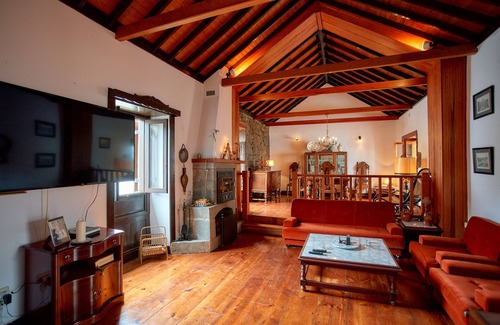 La Solana House | Canarian Rural 4BR Home with Terrace - Views - BBQ