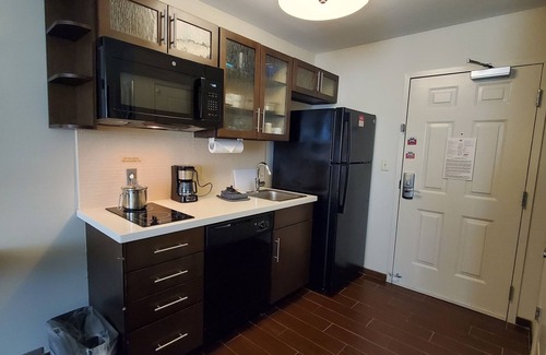 Lake Charles Hotel | Candlewood Suites Lake Charles South by IHG