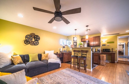 South Mountain Cottage | Cannabis Friendly - Near Airport - Guesthome