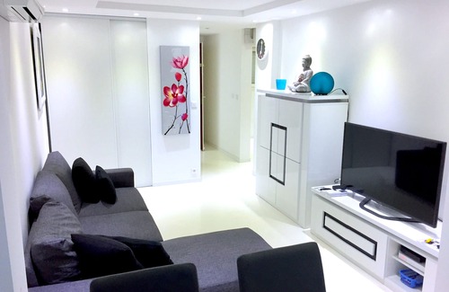 Cannes La Bocca Apartment | Cannes - Sea front apartment, beach front, pool, garden, internet, aircon