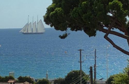 Cannes La Bocca Apartment | Cannes, Sea View, Beach Access, 3-Bedroom Apartment, 100 m2, 3 Bathrooms, Sleeps 6, 100 meters from Beach