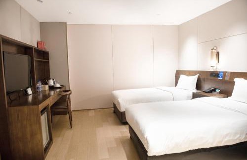 Haizhu Hotel | Canton Fair Hotel-Close to Canton Tower-Free Canton Fair Shuttle Bus and Free Breakfast-囍啡酒店