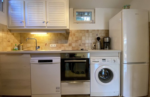 Cap-d'Antibes Apartment | Cap d'Antibes F2 apartment on the ground floor private tt comfort