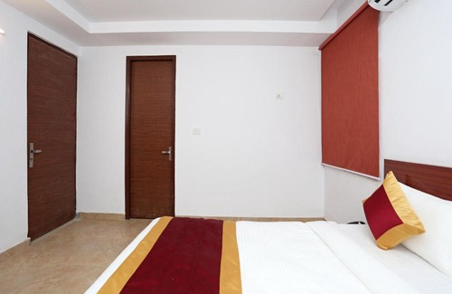 Sahibabad Hotel | Capital O 12807 Amaira Hotel And Banquets