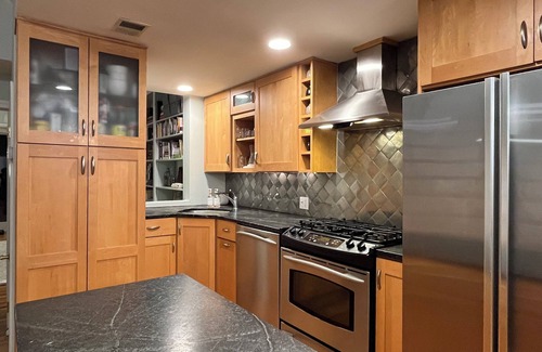 Capitol Hill House | Capitol Hill Townhome - 2 Blocks from Metro and Walking Distance to Inauguration