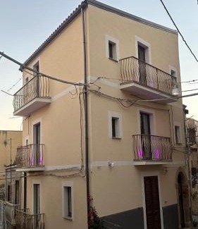 Caltagirone Apartment | Cappuccini room's