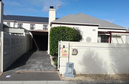 West Beach House | Captain's Sea Cabin