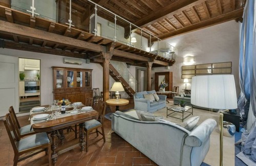 Santo Spirito Apartment | Caravaggio frescoed big loft in Oltrarno