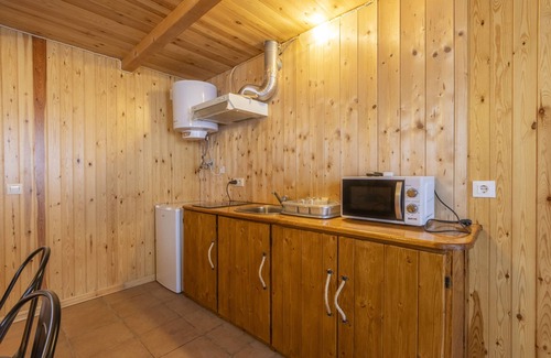 Alos de Balaguer RV Rental | Caravan 'Bungalow 1' with Mountain View, Wi-Fi and Air Conditioning