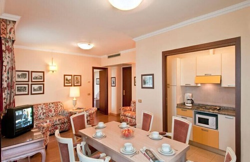 Baveno Apartment | Carl & Do Lake View 4/5 Pax