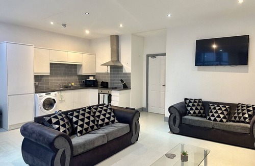 Blackpool Town Center Apartment | Carmine Blackpool Winter Gardens 2Bed Apartment