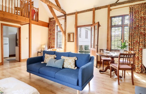 Howlett End Cottage | CART WHEEL COTTAGE, pet friendly, with open fire in Finchingfield