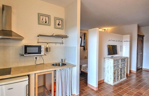 Marina di Castagneto Carducci House | Casa Aneto D: A welcoming apartment surrounded by the greenery, with Free WI-FI.