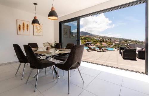 Estrela da Calheta House | Casa Antonette, Lovely house with a pool