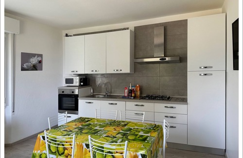 Vignola House | "Casa Azalea" - Lake Como view - garden and private parking - free WiFi