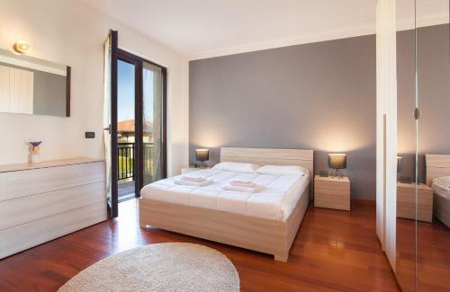 Peschiera del Garda Apartment | Casa Azzurra-comodo appartamento in villa