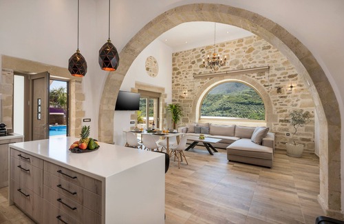 Kournas Villa | Casa Belvedere Villa with Private Pool and Heated Jacuzzi