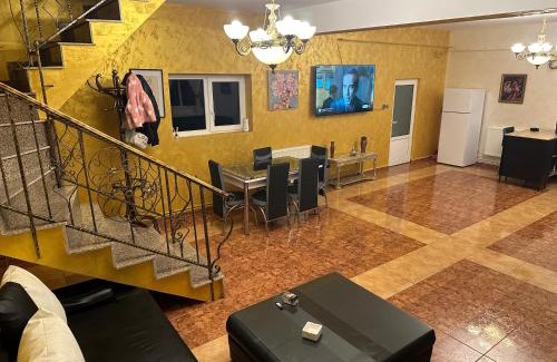 Busteni House | Casa Bonita