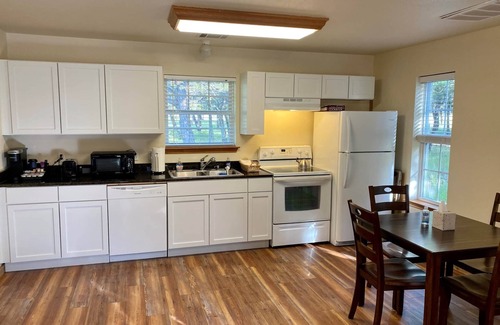 Ingram House | Casa Cabin B, 1BR/1BA, Sleeps 4, Porch, Gas Grill, Firepit