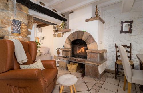 Viernoles Apartment | Casa Camino del Dobra, Centro de Cantabria