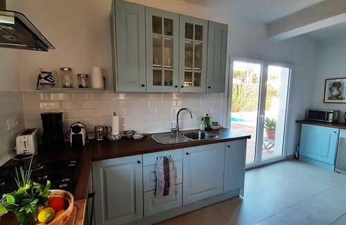 Cabo Roche House | Casa Concha, vacation home near the sea with garden and private pool, A/C & WIFI