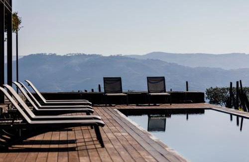 Peso da Regua Hotel | Casa da Quinta de Santa Cruz - Douro Valley - by MET