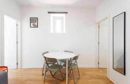 Linda-a-Velha Apartment | Casa da Vizinha
