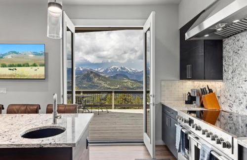 Windcliff Estates House | Casa de Cristal-Epic Views-HotTub-Sauna-Sleeps 10-Luxury Linens-Stocked Kitchen