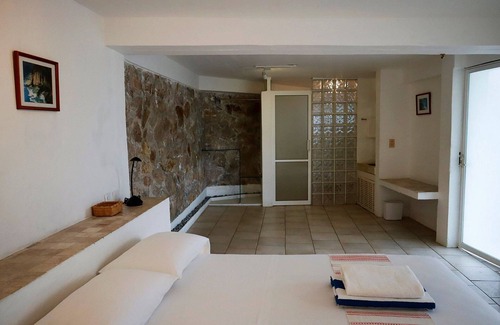 Las Playas Hotel | Casa de la Tierra in Acapulco con A/C