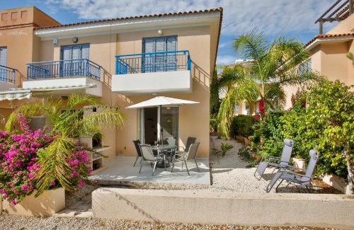 Old Town House | Casa Del Sol Townhouse in Iris Village Paphos