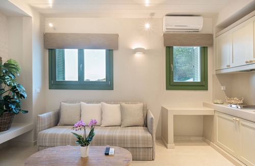 Andros Town House | Casa Di Fiori Andros Suites