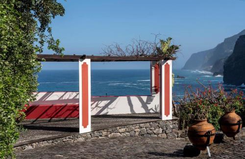Ponta Delgada House | Casa do Terreiro by An Island Apart