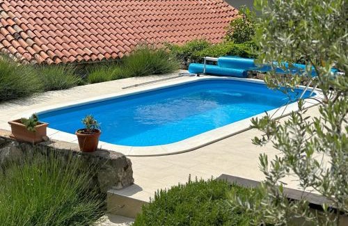 Viskovici House | Casa Dorella in peaceful location with a sea view