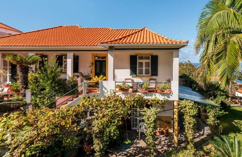 Ponta Delgada House | Casa dos Terços by An Island Apart