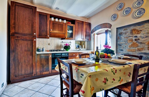 Civezza House | (Casa Felice is a two bedroom apartment sleeps 5)
