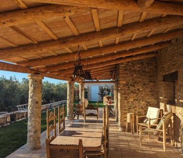 Riudoms Villa | Casa Hostalets - Renovated casa in the middle of the olive trees near the beach