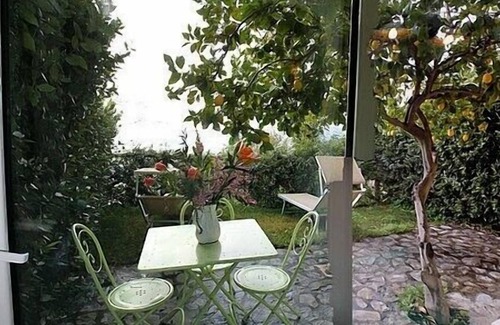 Nocelle House | Casa Ilnira C: A spacious apartment in a quiet position, located on a hillside above the sea, with Free WI-FI.