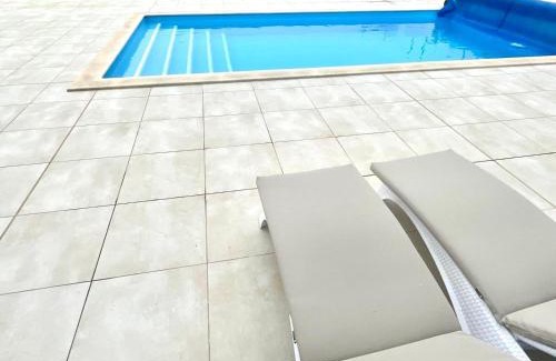 Caldas da Rainha Villa | Casa Iroko - a modern villa, with private pool, in a quiet area