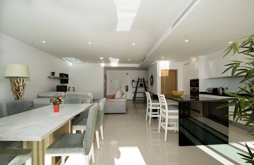 Lagos Apartment | Casa Julia for 6 people, close to the beach with communal pool